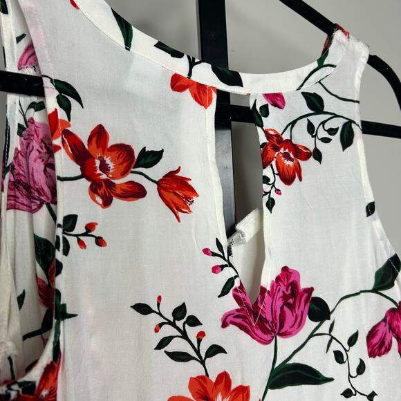 Old Navy Dressy Tank- size medium- floral, tank‎ top, v-neck white - Picture 4 of 5